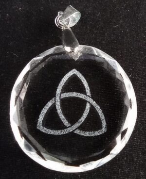 Hanger met gelaserde 3 eenheden